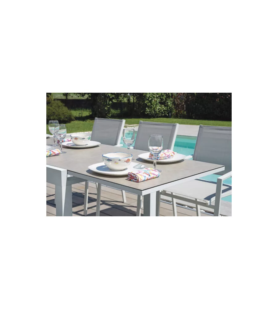 Tavolo da esterno allungabile solaria "spalato" in alluminio bianco e piano in vetroceramica 104/208x75x75 cm