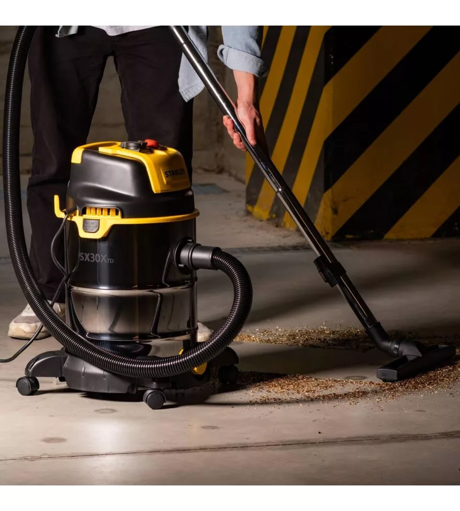 Outlet - usato per prova - aspiratore solidi liquidi elettrico stanley "sxvc30xtde" 1600w 30lt 36,5 l/s