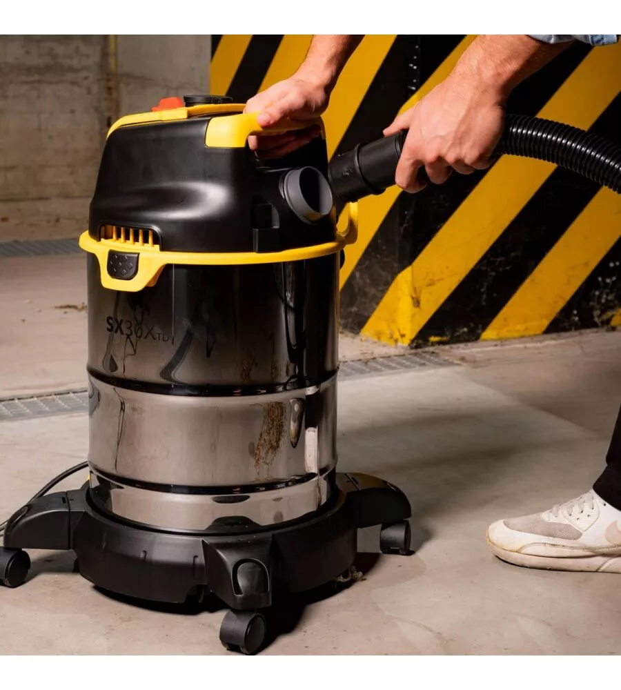 Outlet - usato per prova - aspiratore solidi liquidi elettrico stanley "sxvc30xtde" 1600w 30lt 36,5 l/s