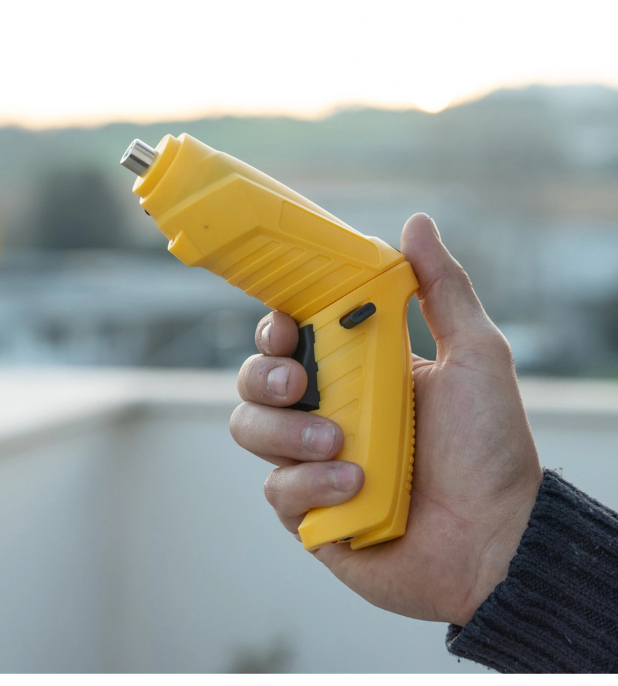 Avvitatore a batteria "professional" con valigetta e kit 46 accessori