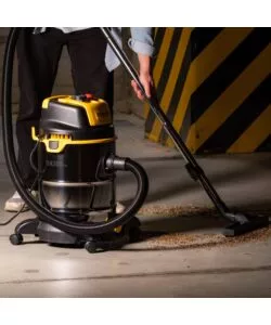 Outlet - usato per prova - aspiratore solidi liquidi elettrico stanley "sxvc30xtde" 1600w 30lt 36,5 l/s