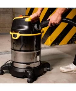 Outlet - usato per prova - aspiratore solidi liquidi elettrico stanley "sxvc30xtde" 1600w 30lt 36,5 l/s