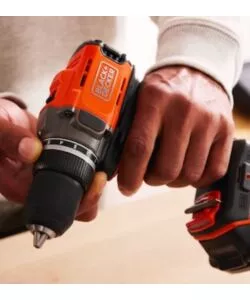 Kit trapano avvitatore a batteria black+decker "bcd383d2xk-qw" batteria inclusa 18v
