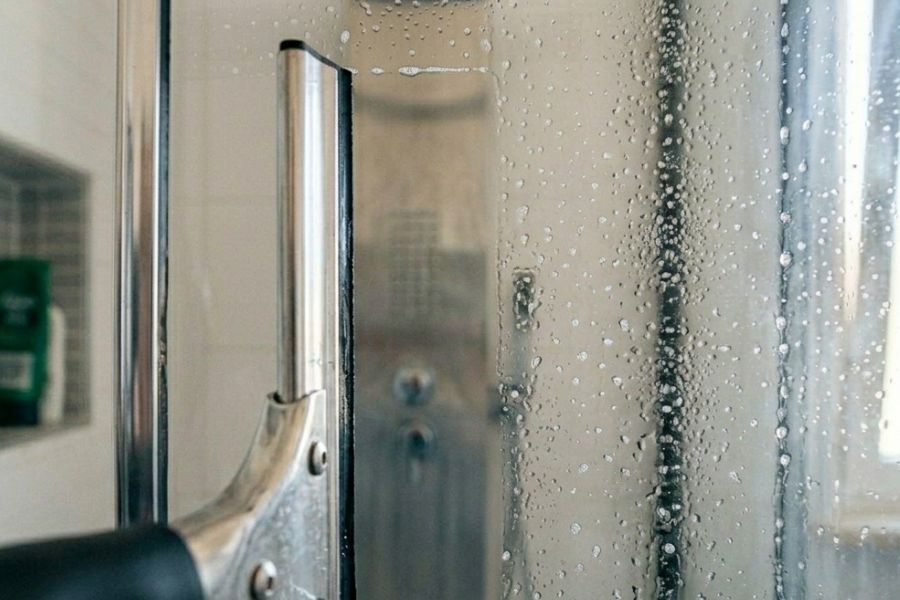 Come Pulire I Vetri Della Doccia Dettaglio