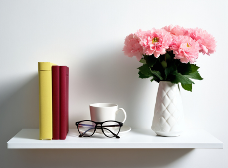 Una Parete Arredata Con Mensola A Scomparsa